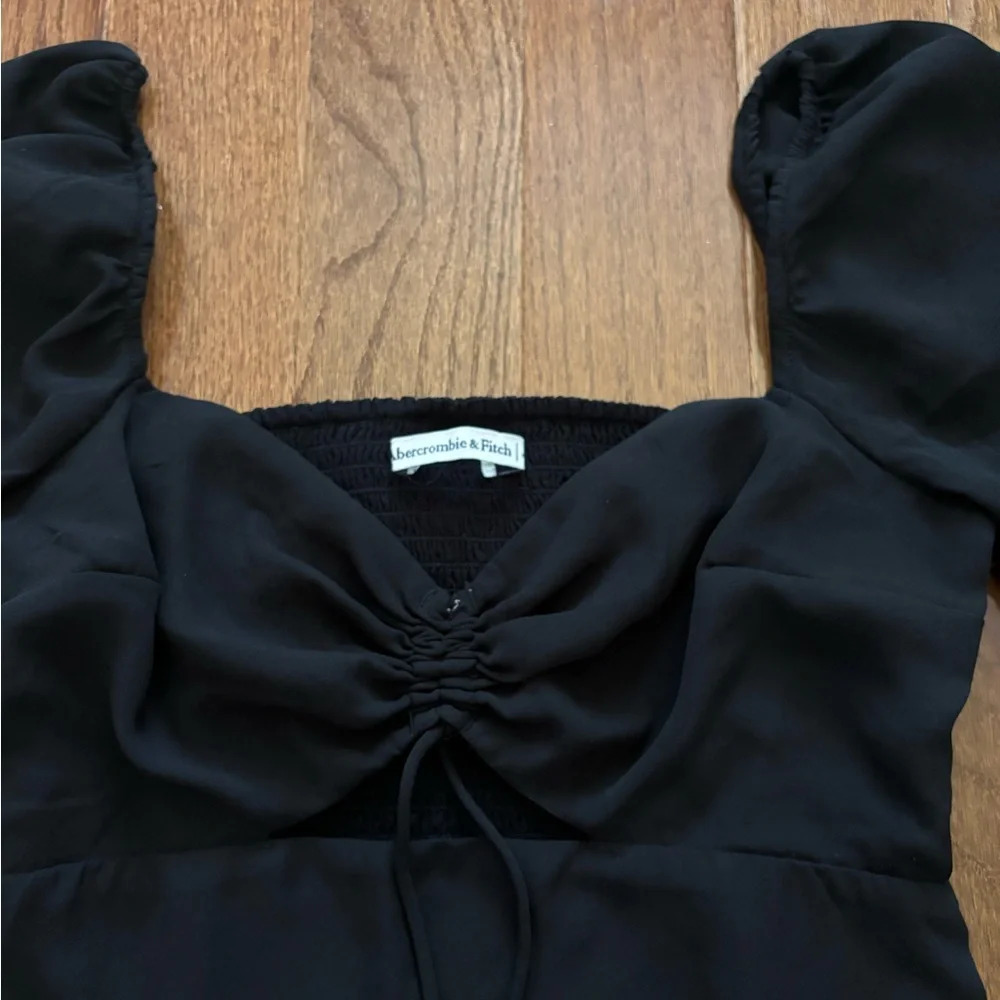 Abercrombie and Fitch black sweetheart cut out longsleeve blouse - small